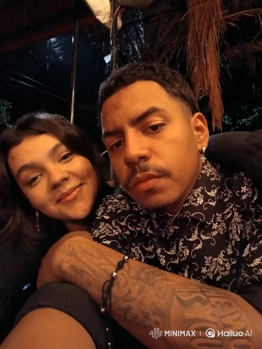 Family Portrait: Cozy Evening with Loving Embrace – AI Generated Video | Hailuo AI