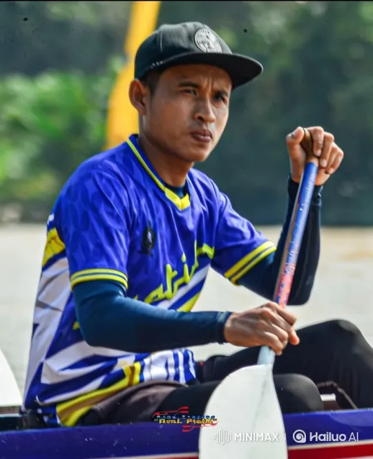 Focused Paddler in Boat: Powerful Stroke Rhythm – AI Generated Video | Hailuo AI