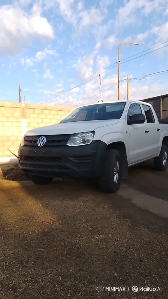 Mobile Unit Descends Gracefully with Air Suspension – AI Generated Video | Hailuo AI