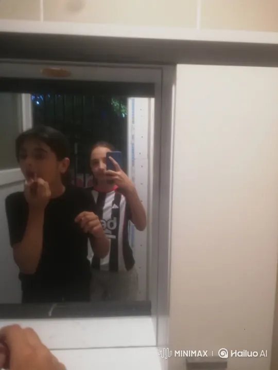 Young People Taking a Selfie in a Brightly Lit Room – AI Generated Video | Hailuo AI