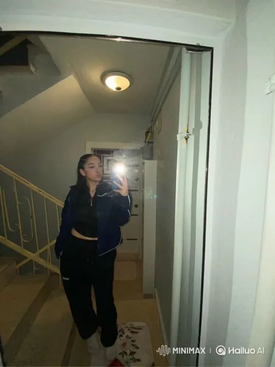 Young Woman Surprised by Police Officer's Romantic Advance – AI Generated Video | Hailuo AI