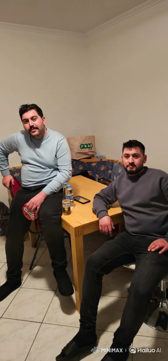 Man Assaults Police and Flees During Arrest Attempt – AI Generated Video | Hailuo AI