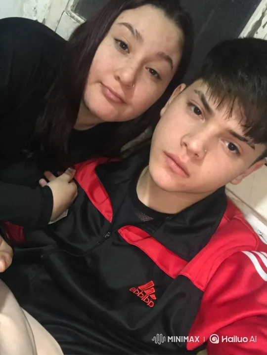 Family Joy Captured in Candid Smartphone Video – AI Generated Video | Hailuo AI