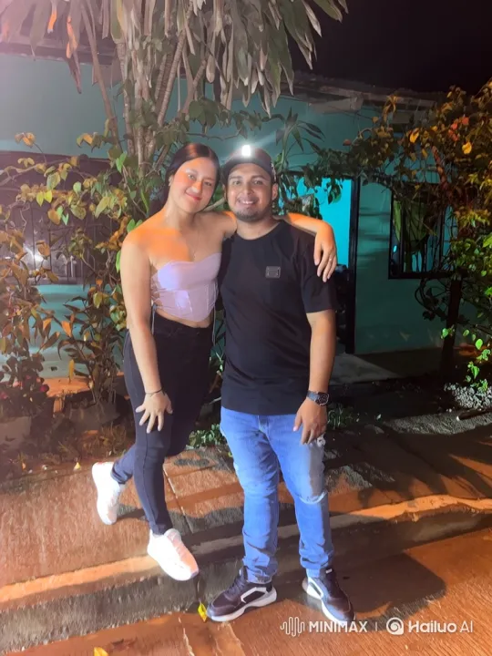 Family Embraces in Nighttime Portrait Reenactment – AI Generated Video | Hailuo AI