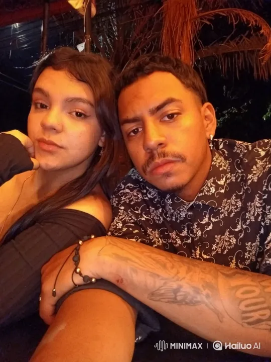 Intimate Family Portrait Captures Genuine Affection – AI Generated Video | Hailuo AI
