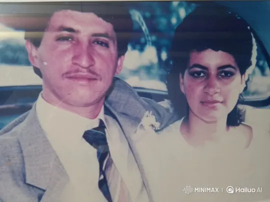 Vintage Wedding Day Moment: A Gaze of Silent Joy – AI Generated Video | Hailuo AI