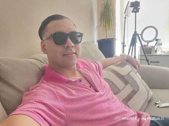 Luxury Apartment Social Scene with Confident Man and Admirers – AI Generated Video | Hailuo AI