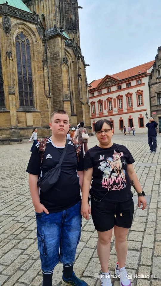 Young Couple in Historic Square Amidst Bystanders – AI Generated Video | Hailuo AI