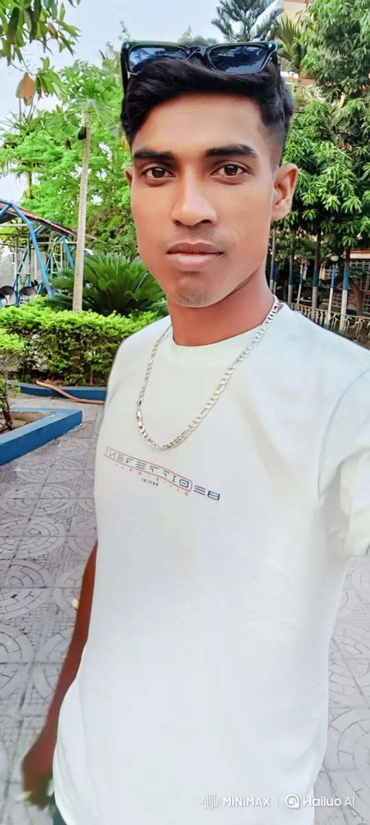 Romantic Encounter in Golden Hour Park – AI Generated Video | Hailuo AI