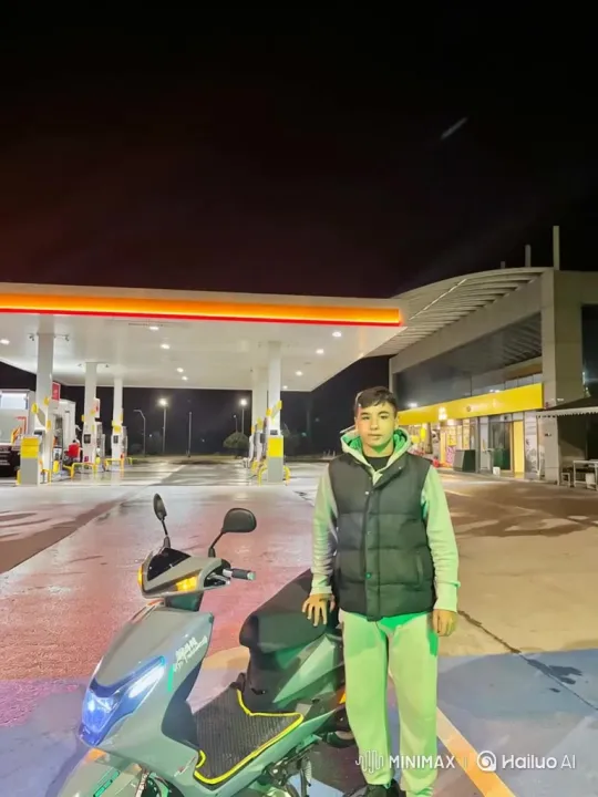 Summer iPhone Video: Realistic, No Blue-Red Lights – AI Generated Video | Hailuo AI