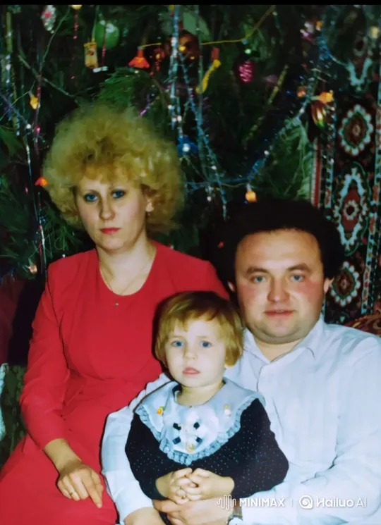 Vintage Family Celebrates Christmas with Joyful Laughter – AI Generated Video | Hailuo AI