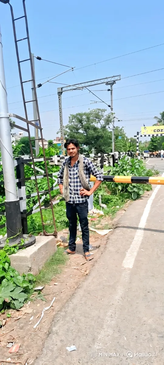 Young Man Meets Prime Minister Modi at Railway Crossing – AI Generated Video | Hailuo AI