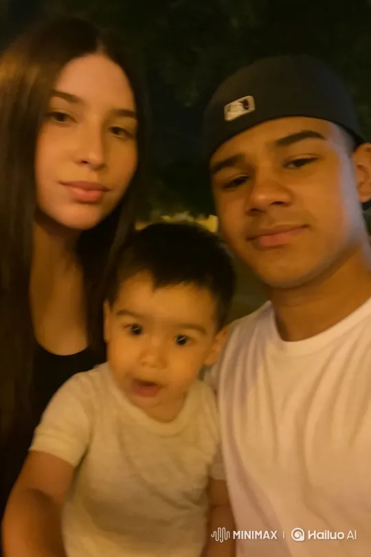Intimate Family Moment Captured on Smartphone in Park – AI Generated Video | Hailuo AI