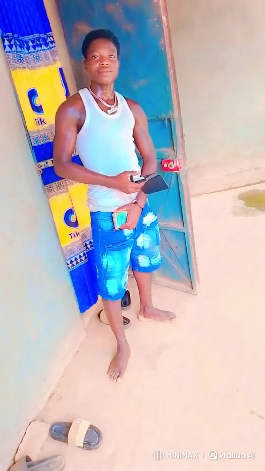 Young Man with Phones in Close-Up – AI Generated Video | Hailuo AI