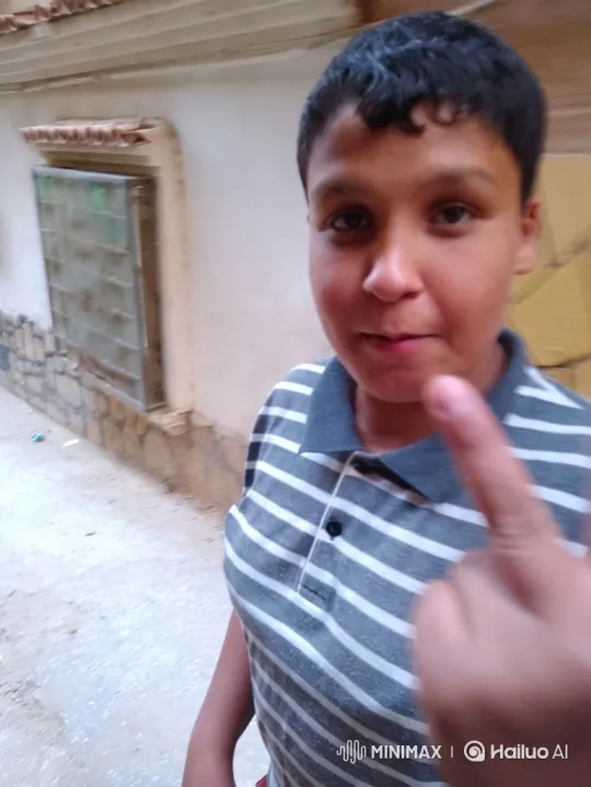 Boy in Alleyway Delivers Ironical Welcome Message – AI Generated Video | Hailuo AI