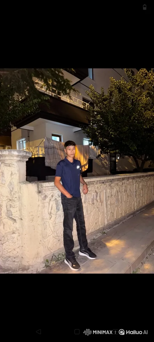 Young Man Surprised by Police Apprehension at Night – AI Generated Video | Hailuo AI