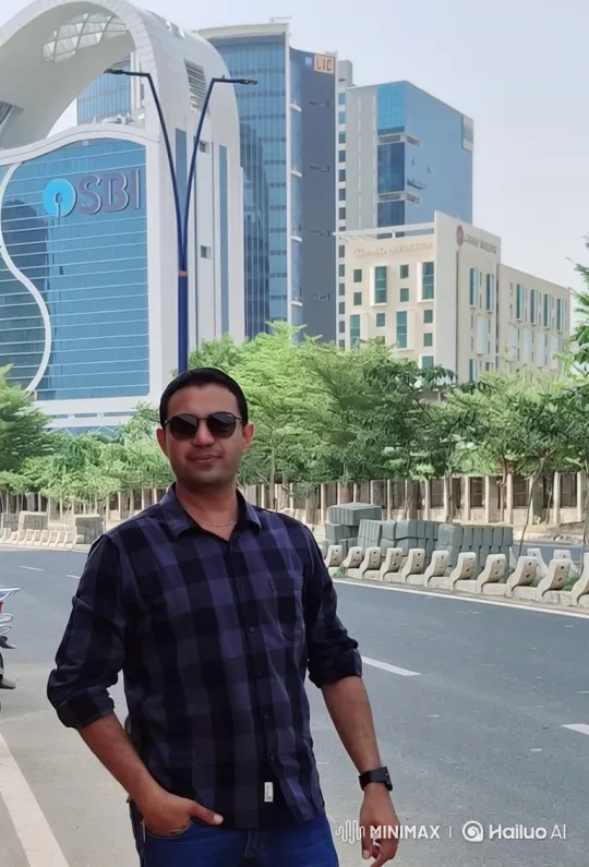 Narendra Modi Meets Man on City Street, Shares Handshake – AI Generated Video | Hailuo AI