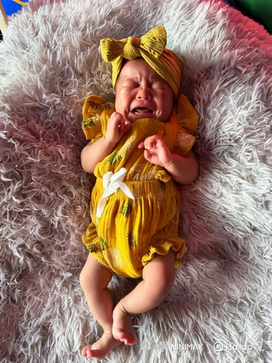 Newborn Baby's Playful Kung Fu Dance Performance – AI Generated Video | Hailuo AI