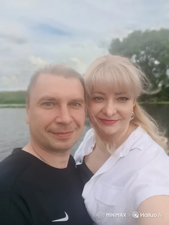 Couple's Playful Splash Moment During River Selfie – AI Generated Video | Hailuo AI
