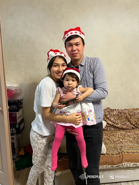 Family Kung Fu Fight in Red Hats – AI Generated Video | Hailuo AI
