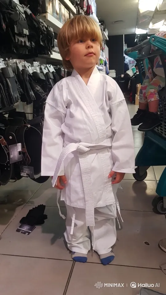 Young Boy Defeats Ten Men in Martial Arts Display – AI Generated Video | Hailuo AI
