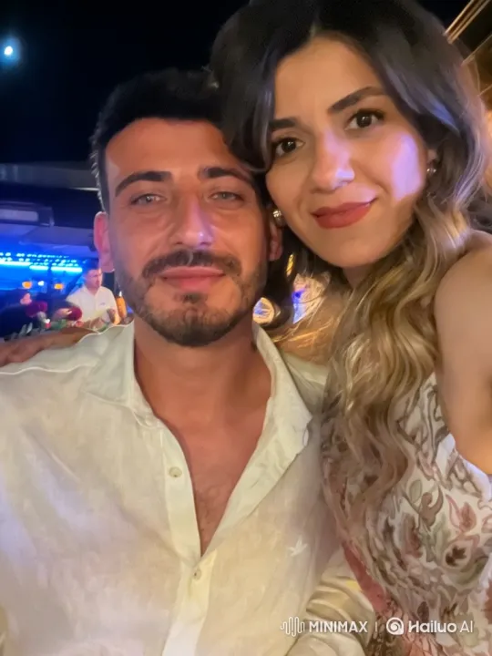 Family Moment: Couple and Toddler's Embrace Captured – AI Generated Video | Hailuo AI