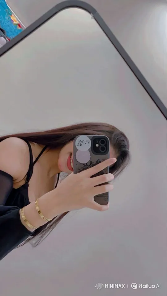 Unexpected Connection: Woman and Officer in Mirror Reflection – AI Generated Video | Hailuo AI