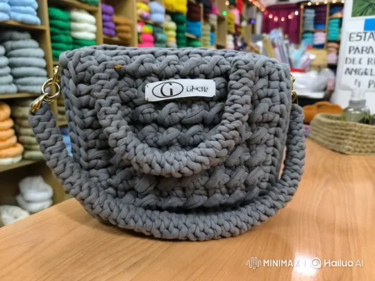 Woven Purses Showcase in Live2D Animation – AI Generated Video | Hailuo AI