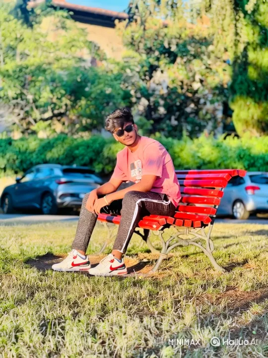 Romantic Encounter in a Sunlit Urban Park – AI Generated Video | Hailuo AI
