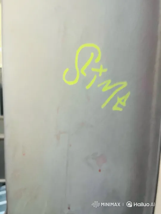 Graffiti Transforms into Melting Slime on Bus Wall – AI Generated Video | Hailuo AI