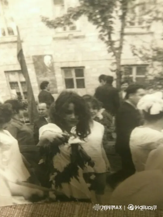 Vintage Photo Comes Alive with Gentle Movements – AI Generated Video | Hailuo AI