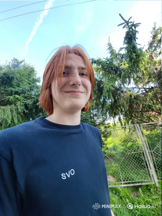 Young Person Showcases Heel in Sunny Outdoor Setting – AI Generated Video | Hailuo AI