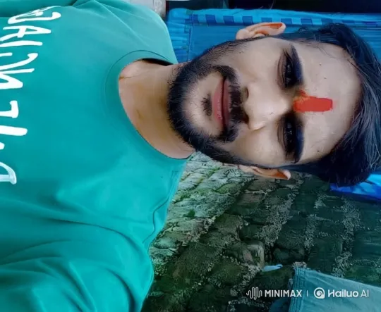 Young Man Honors Historical Figure with Respectful Embrace – AI Generated Video | Hailuo AI