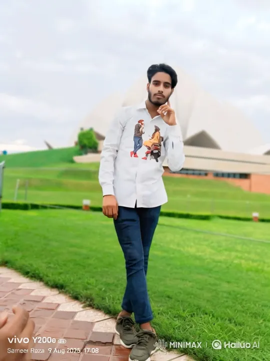 Distinguished Man Resembling Modi Greeted at Lotus-Shaped Building – AI Generated Video | Hailuo AI